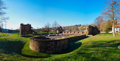 Ruine der ehemaligen Wasserburg Bucherbach in Köllerbach, Gemeinde Püttlingen, Saarland