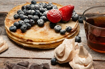 pancakes with berries