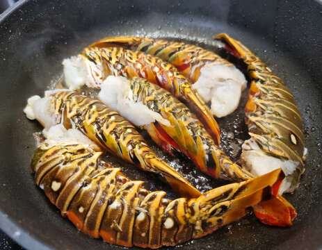Surf and Turf Langustenschw&auml;nze mit Filetsteak