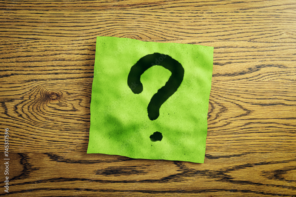 Poster close up of green note paper with question mark on wooden desk. questions and answers concept. 3d re