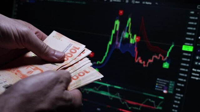 A man celebrating his profit investment in Argentine pesos with a thumb up.