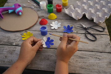 Step by step instructin. DIY flowers and lady bug from recycling egg boxes. Zero waste concept.