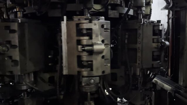 Plastic pet preforms blow machine. 