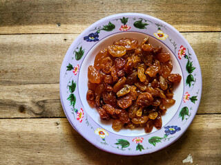 Raisins or dried grapes in a small plate