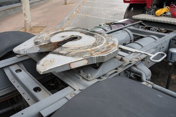 Detail of the hitch or fifth wheel for coupling the trailer to the truck