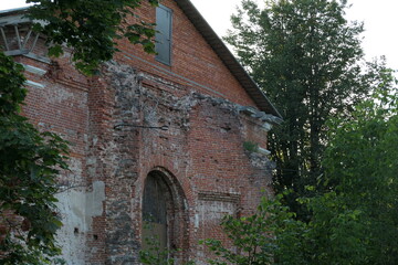 Fototapeta na wymiar old church in the village 