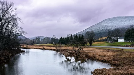 Photo sur Plexiglas Violet landscape with lake and mountains