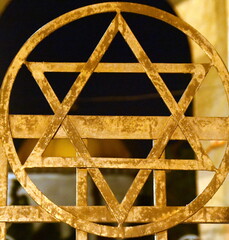 Eiserner Davidstern am Tor der Großen Synagoge