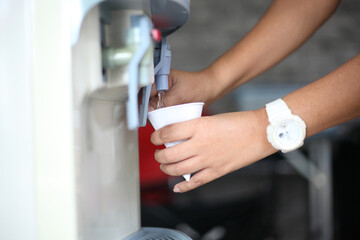 Naklejka premium hand and water machine in office 