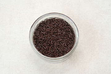 Chocolate sprinkles used on bread, cake or desserts
