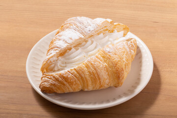 クリーム　クロワッサン