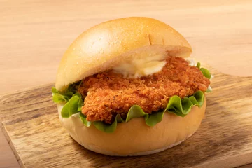 ピリ辛　チキンバーガー © UMI