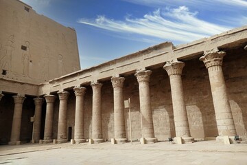 Courtyard columns exterior Temple of Edfu - obrazy, fototapety, plakaty