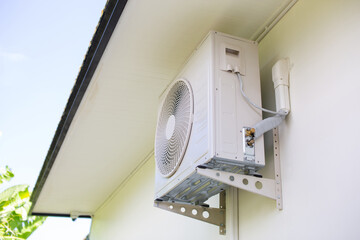 Cooling air conditioner installed at the eaves of the house
