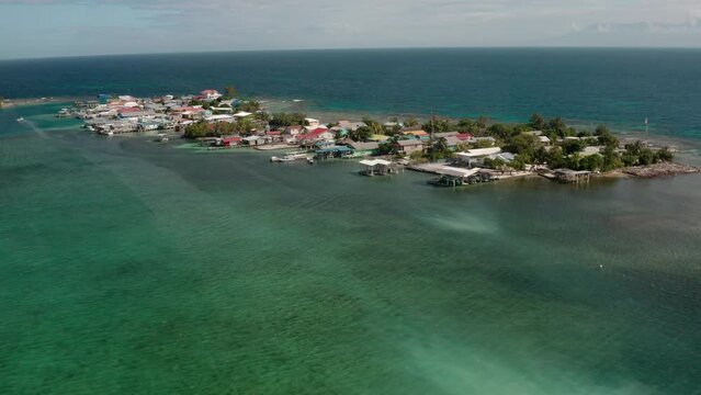 Scenic fishing village and boat docks around tropical island in Utila Honduras
