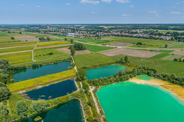 Die Baggersee-Landschaft  bei Thannhausen in Schwaben im Luftbild