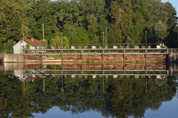 Wasserkraftwerk Kranzberg, Wehranlage, Schleusen