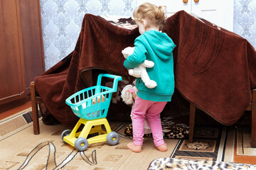 A little girl playing in a teepee she made herself © Serhii