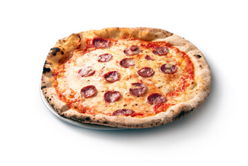 Deliziosa pizza condita con salsiccia secca di maiale, sugo e pecorino sardo, cibo italiano 