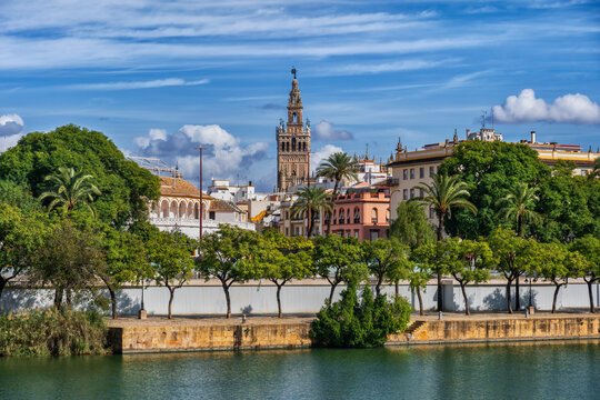 Spain, Andalusia, Seville,Riverside promenade with Giralda bell tower in background