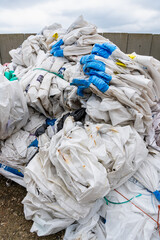 Collecte annuelle des déchets plastiques agricoles organisée par ADIVALOR. Récupération des baches d'ensilage, ficelles plastiques, films d'enrubannage et bidons de produits phytosanitaires