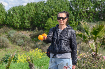 woman holding oranges in her hands 3