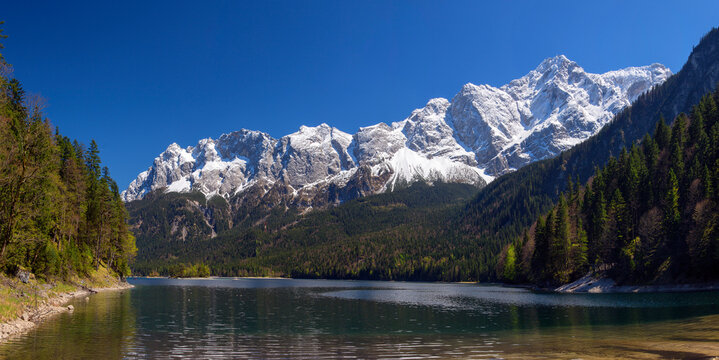 Eibsee mit Zugspitz, Natursee in Grainau, Garmisch-Partenkirchen, Bayern, Deutschland, Panorama 