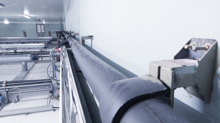 Cold water pipes in cooling machine installations in the hatchery industry