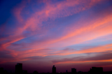 Obraz premium Blur image of Sunset sky with city in the shadow