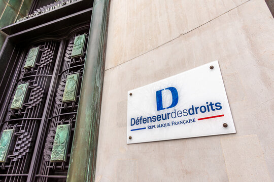 Paris, France - 25 f&eacute;vrier 2024: Enseigne &agrave; l'entr&eacute;e de l'immeuble du D&eacute;fenseur des Droits (DDD), autorit&eacute; administrative ind&eacute;pendante fran&ccedil;aise charg&eacute;e de d&eacute;fendre les droits des citoyens