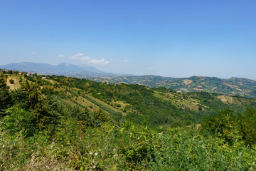 Fototapeta na wymiar Country landscape in Abruzzo between Penne and Teramo at summer