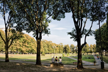 mantua, italien - idyllischer stadtpark am palazzo del te - 745844761