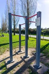 Fototapeta na wymiar Outdoor fitness equipment in urban park, featuring inviting pull-up bars, perfect for urban fitness and a healthy lifestyle in the city.