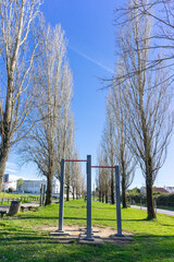 Fototapeta premium Outdoor fitness equipment in urban park, featuring inviting pull-up bars, perfect for urban fitness and a healthy lifestyle in the city.