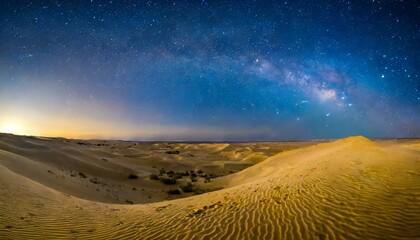 Vue panoramique du désert de sable sous ciel étoilé la nuit - obrazy, fototapety, plakaty