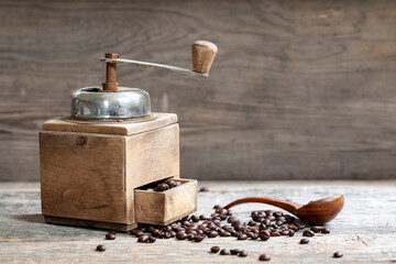 Old coffee grinder - 745891322