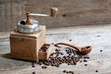 Old coffee grinder - 745891561