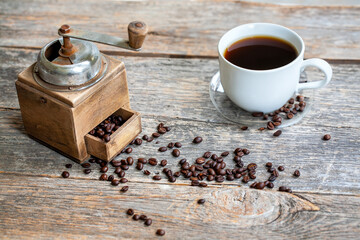Old coffee grinder - 745906982