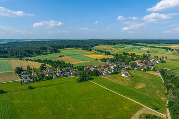 Fototapeta na wymiar Luftaufnahme von Horgau im Tal der Roth in Bayerisch-Schwaben