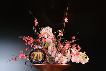 artificiel flower arrangement with number 70