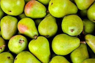 Dive into the world of pears! Sweet, juicy, and versatile, they're perfect for snacking or cooking....