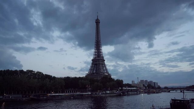 The Eiffel Tower is one of the most important icons in the world, here we see in the foreground the Seine River and in the background the Eiffel Tower. 