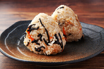 ひじきの炊き込みご飯のおにぎり