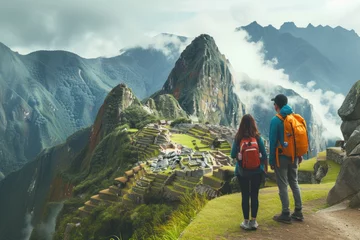 Stickers pour porte Machu Picchu Couple Overlooking Machu Picchu