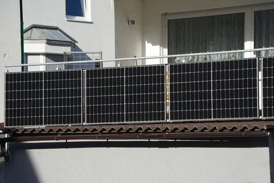 Balcony power plant - solar modules as balcony cladding