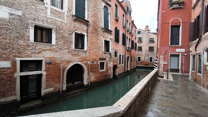 Fototapeta na wymiar Venice, houses on the Venetian canals