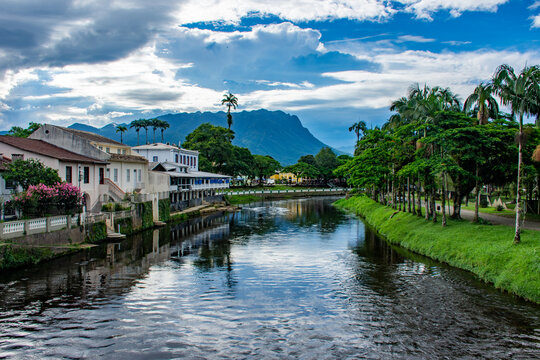 Rio Nhundiaquara com Pico Marumbi ao fundo, Morretes, Paran&aacute;, Brasil