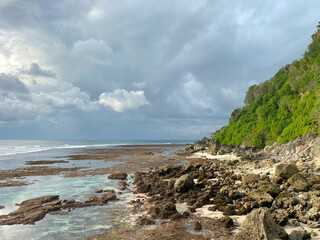 Fototapeta na wymiar The sheer cliffs of the southern coast of Bali