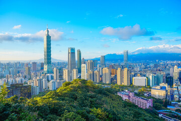 Fototapeta premium Taipei, Taiwan, Republic of China, 01 21 2024: Taipei City (in Republic of China, Taiwan) and mountain at sun set seen from elephant mountain park