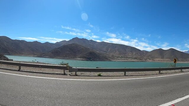 En carretera por embalse puclaro, Coquimbo, Chile 